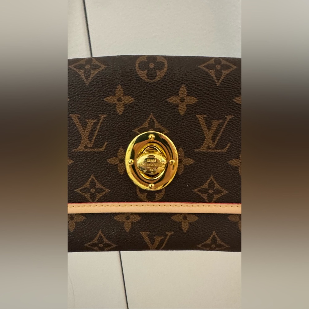 Brown monogrammed shoulder bag with red trim - Picture 2 of 4